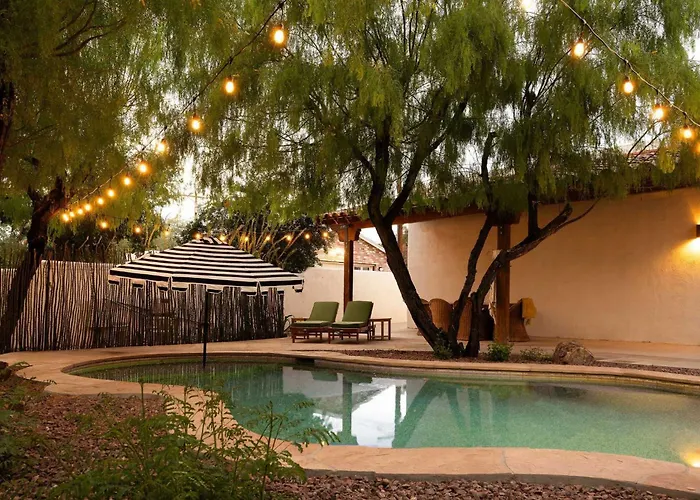 The A Designer Sam Hughes Retreat * Tucson