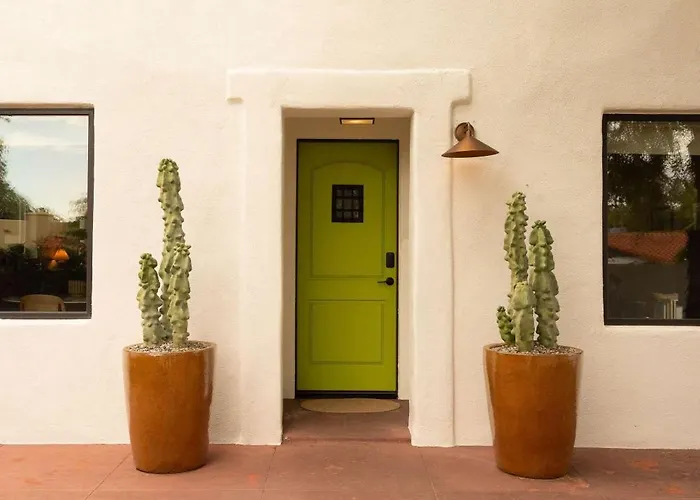 The A Designer Sam Hughes Retreat * Tucson